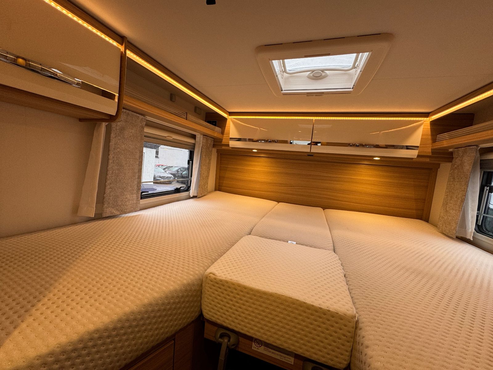 Fahrzeugabbildung Dethleffs Globebus I 006 GT PAKET WHITE 9GT SAT DACHKLIMA