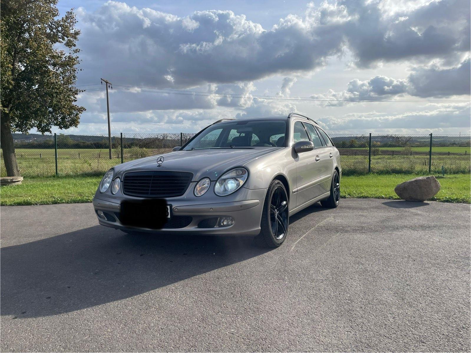 Mercedes-Benz E200 2005 — rear view