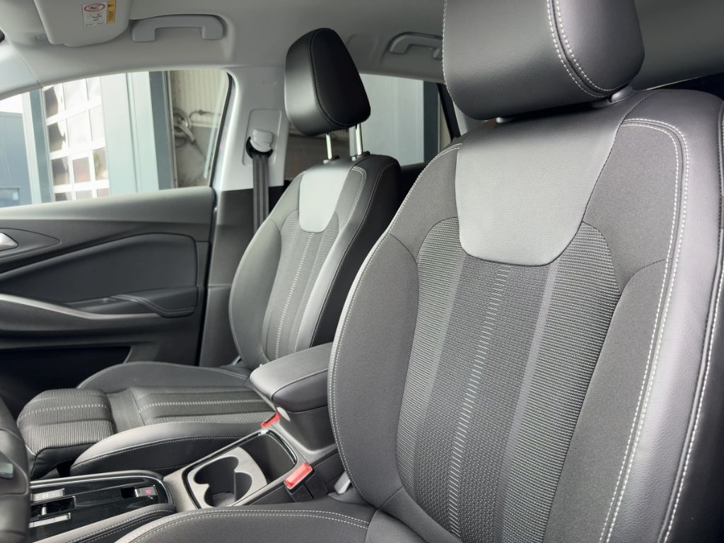Fahrzeugabbildung Opel Grandland GS  AUTOMATIK  NAVI  LED SHZ