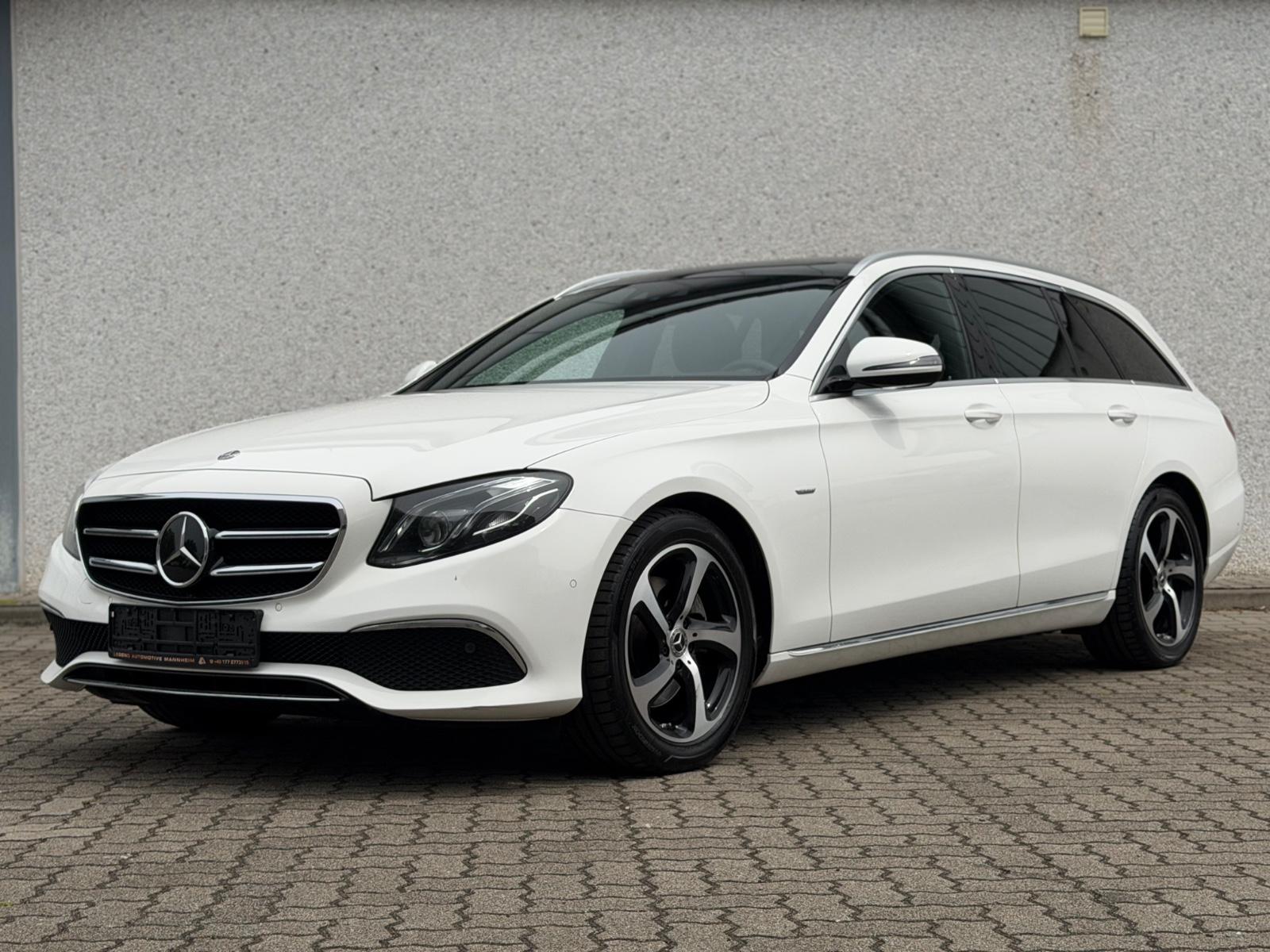 Mercedes-Benz E 220dT -1.Hand-S.Heft-Pano-Ass.Paket-Ahk-R.Cam-