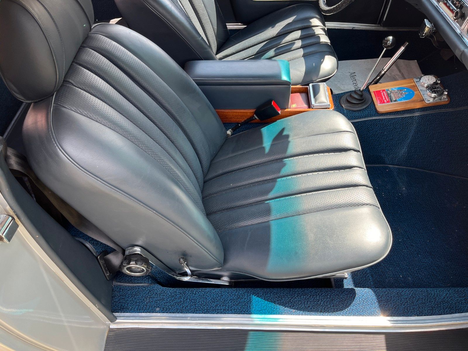 Fahrzeugabbildung Mercedes-Benz 230 SL