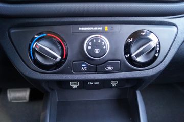 Hyundai i10 Trend AUT.-NAVI-ALU-TEMPOMAT-KAMERA-SHZG-PDC