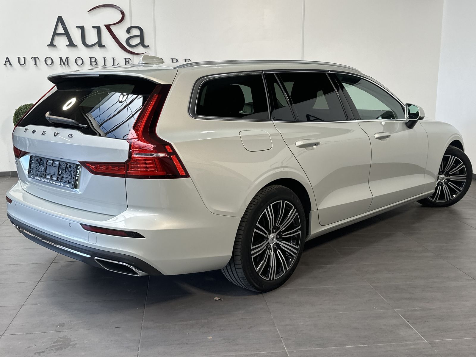 Fahrzeugabbildung Volvo V60 Inscription Plug-In Hybrid AWD NAV+LED+KAM