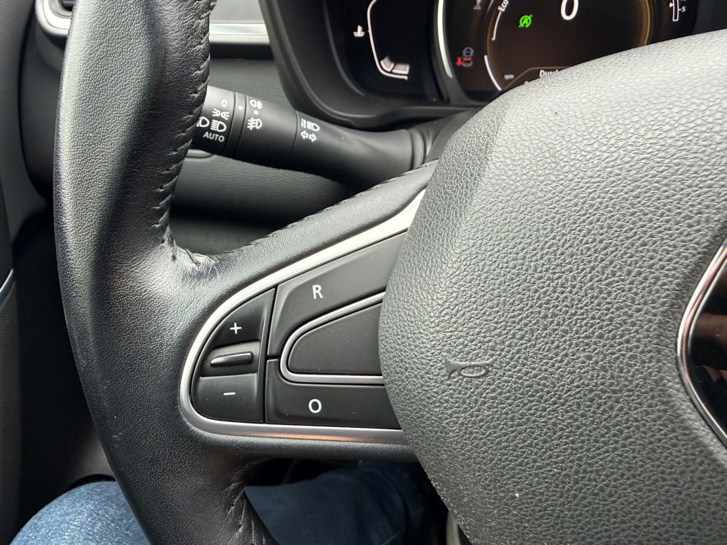 Fahrzeugabbildung Renault Kadjar Experience AHK CarPlay Temp klima Keyless