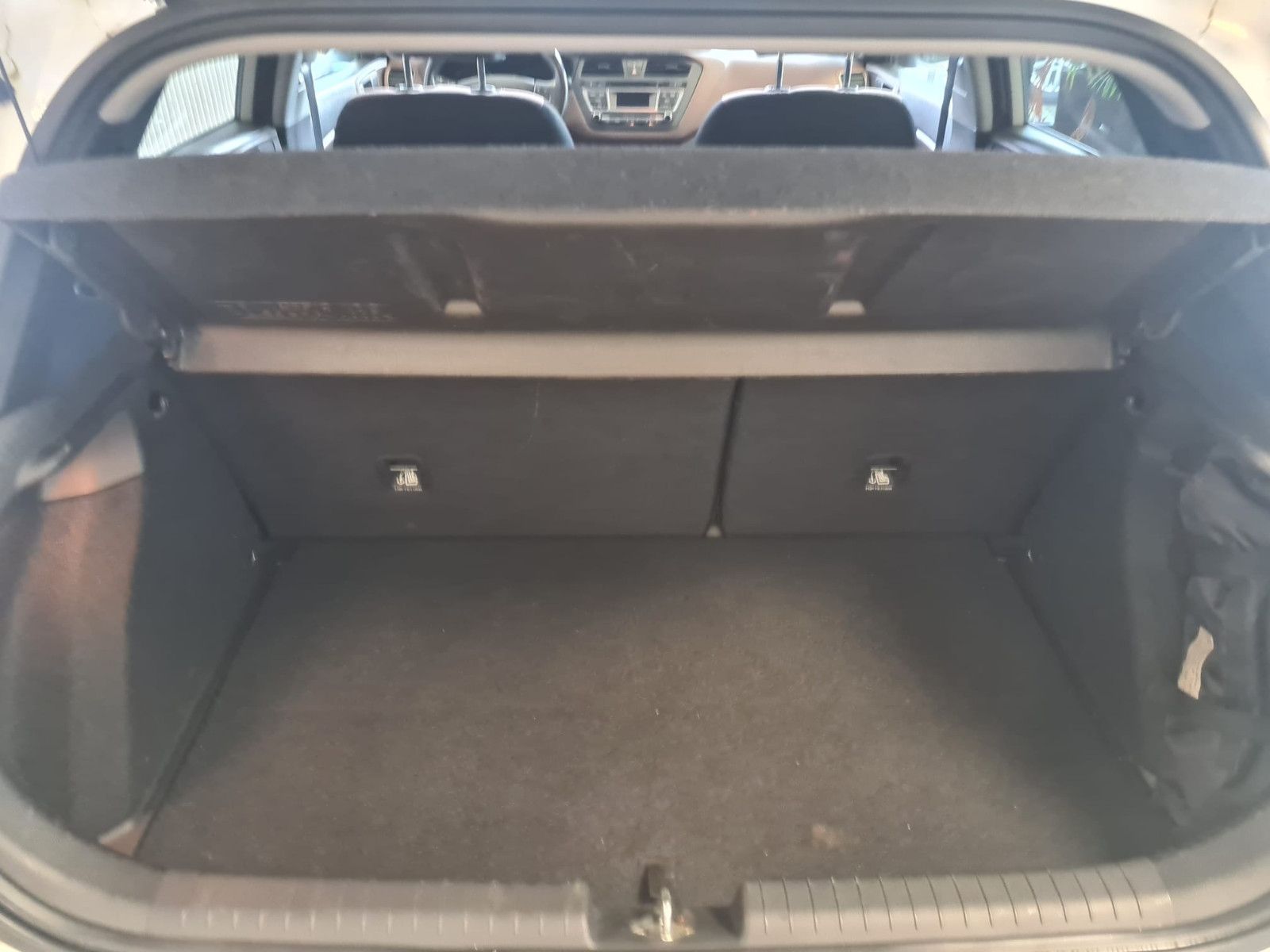 Fahrzeugabbildung Hyundai i20 Style / KLIMA / PANORAMADACH/GARANTIE