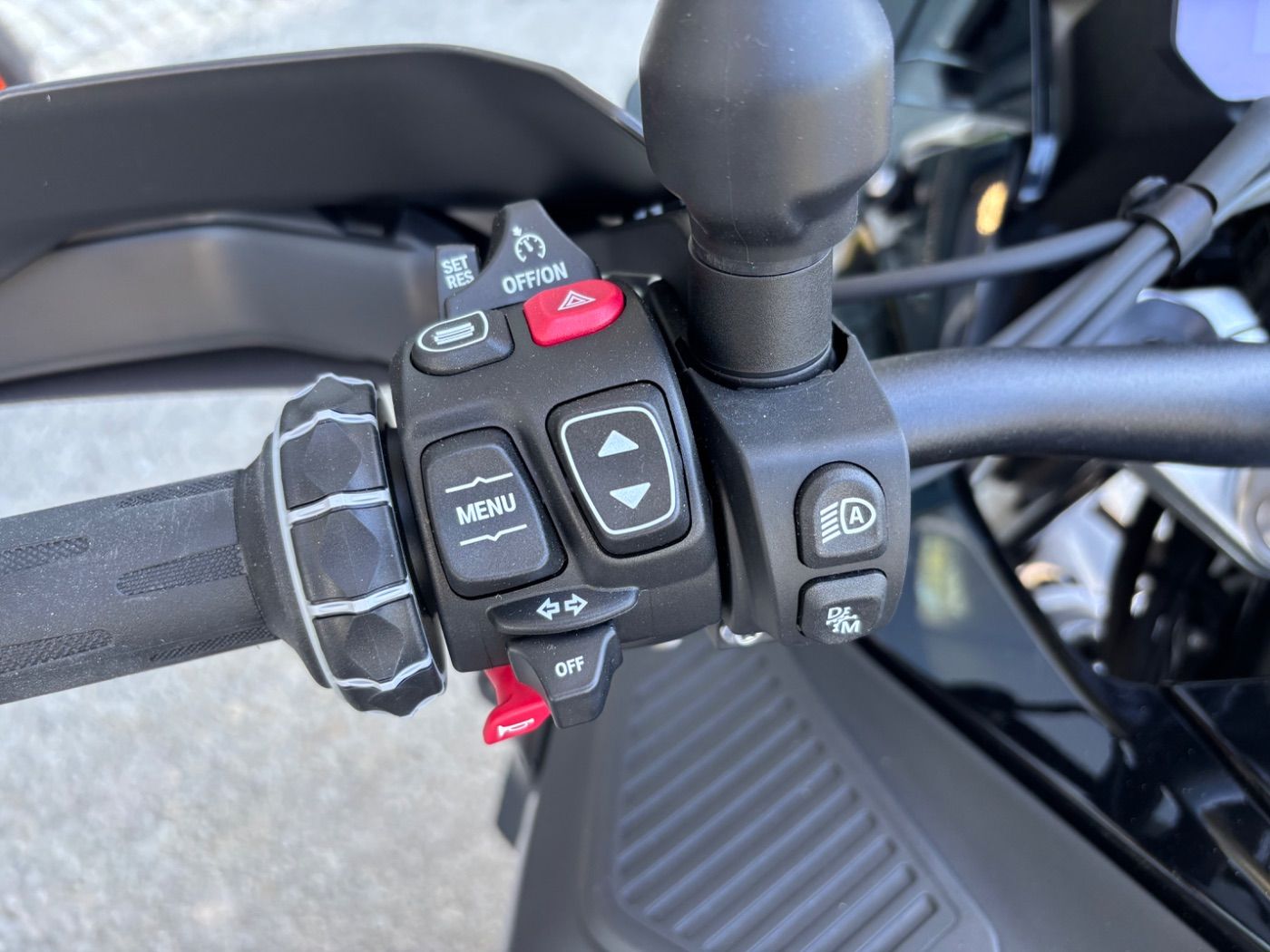 Fahrzeugabbildung BMW R 1300 GS Adventure 3 Pakete Triple Black ASA 10