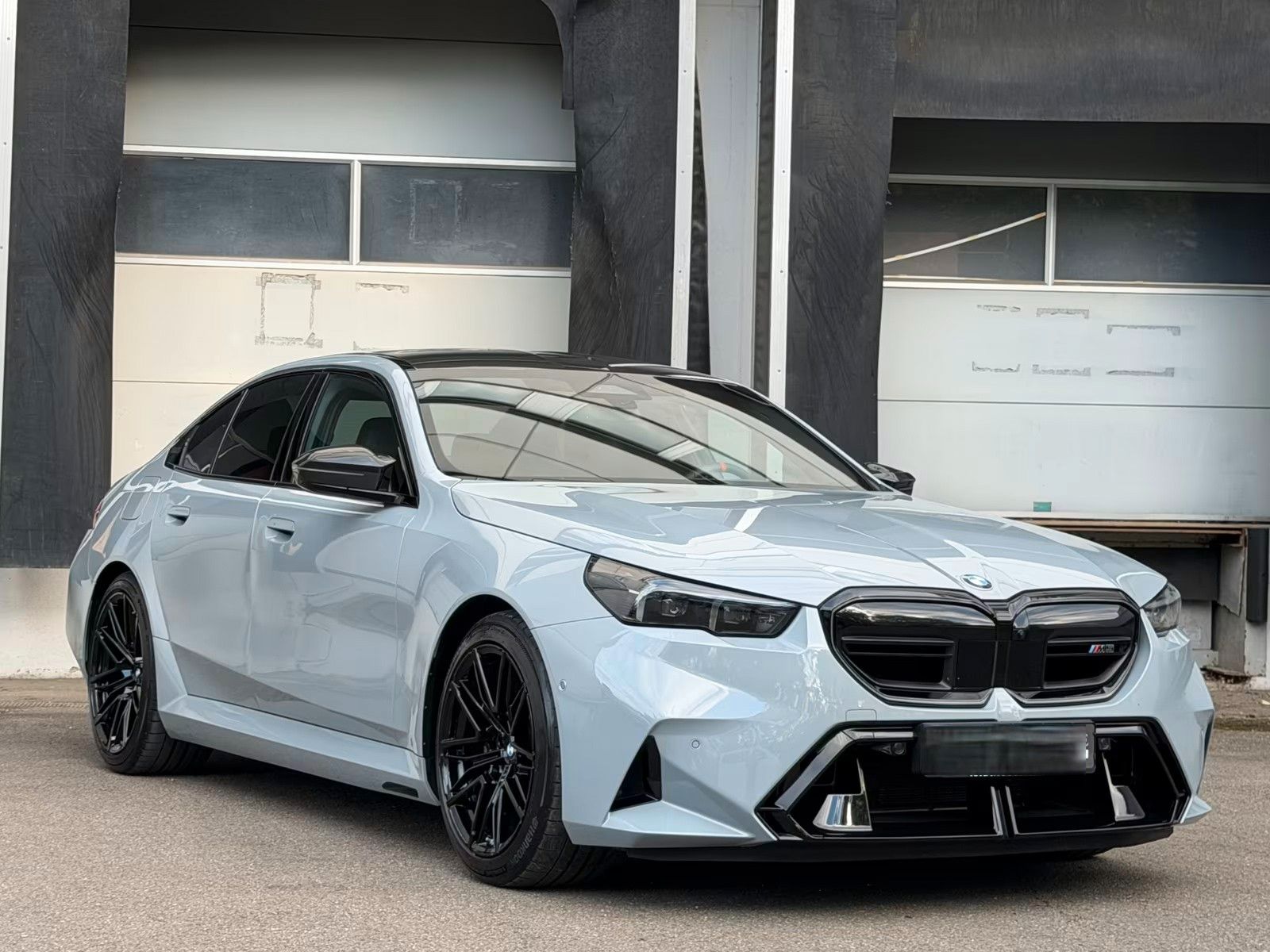 BMW M5 Plug-In Hybrid xDrive A Carbon imagem 2