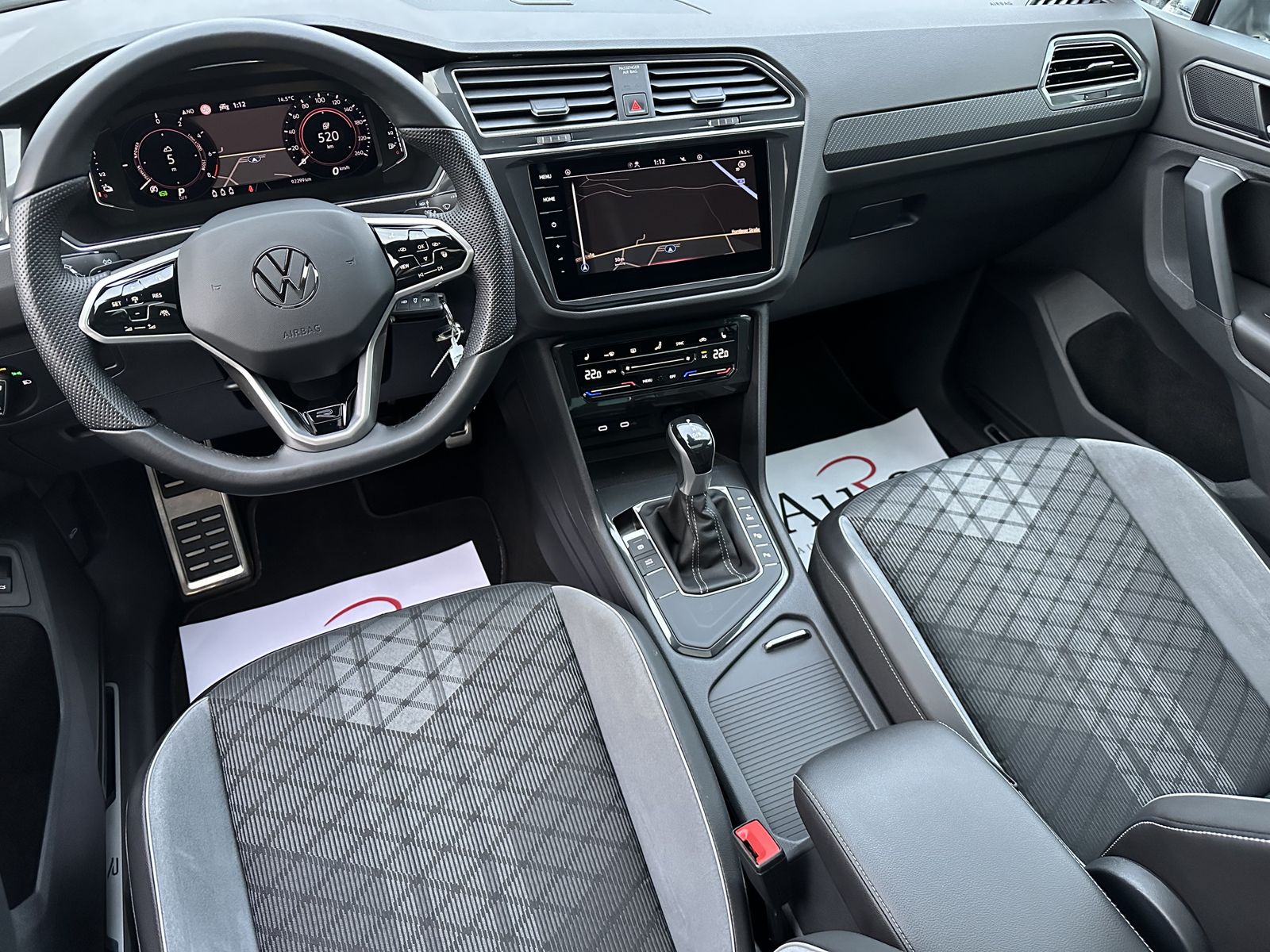 Fahrzeugabbildung Volkswagen Tiguan 1.4 eHybrid DSG R-Line NAV+LED+ACC+V-COCK