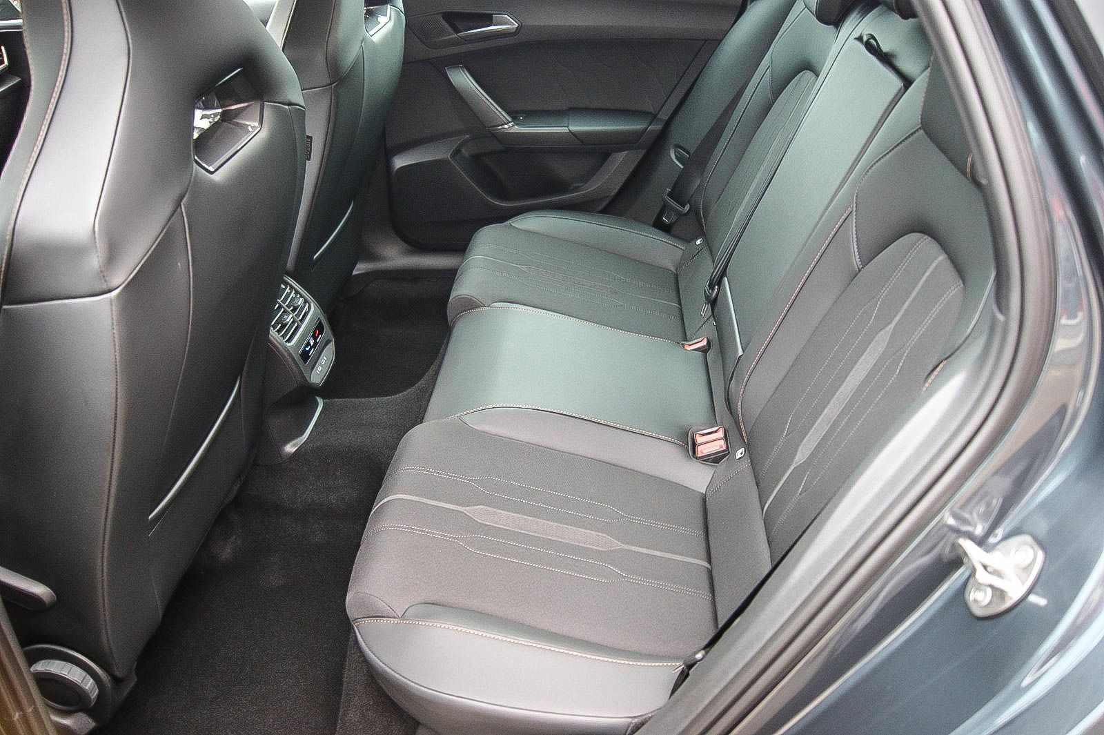 Fahrzeugabbildung CUPRA Leon Sportstourer e-HYBRID VIRTUAL ACC XL 1HAND