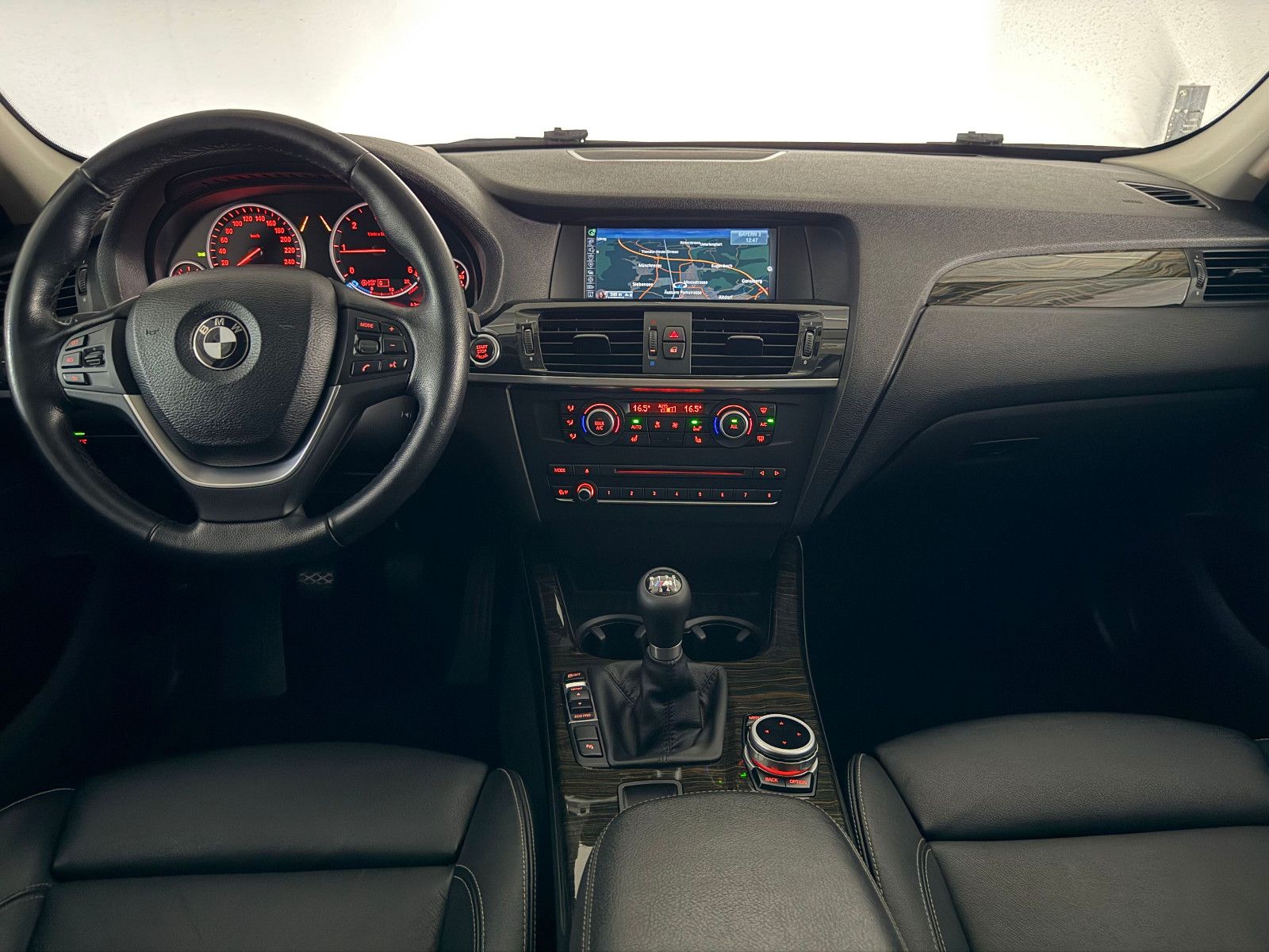 Fahrzeugabbildung BMW X3 sDrive 18 d/XENON/HuD/PANO/AHK/NAVI PROF.