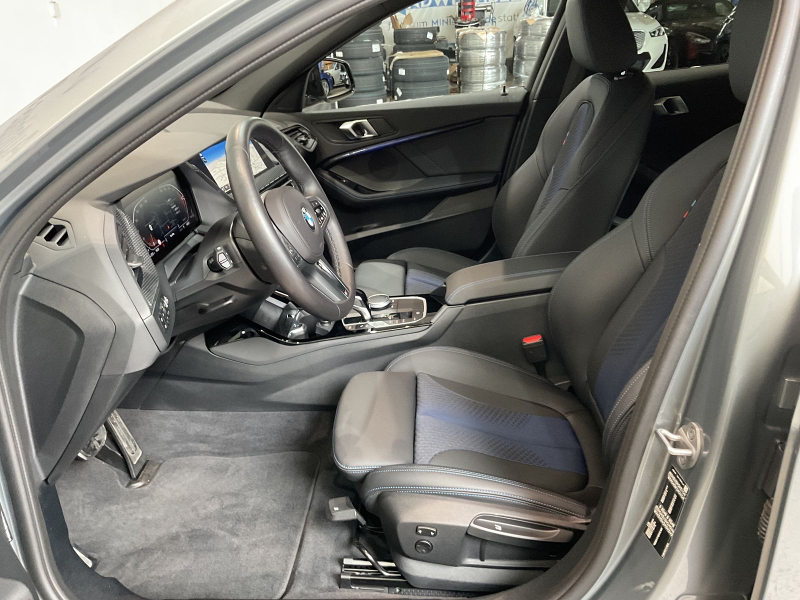 Fahrzeugeinzelansicht 11 Fahrzeugabbildung BMW 118i |elektr. Heckklappe |Lenkradheizung |Rückfa