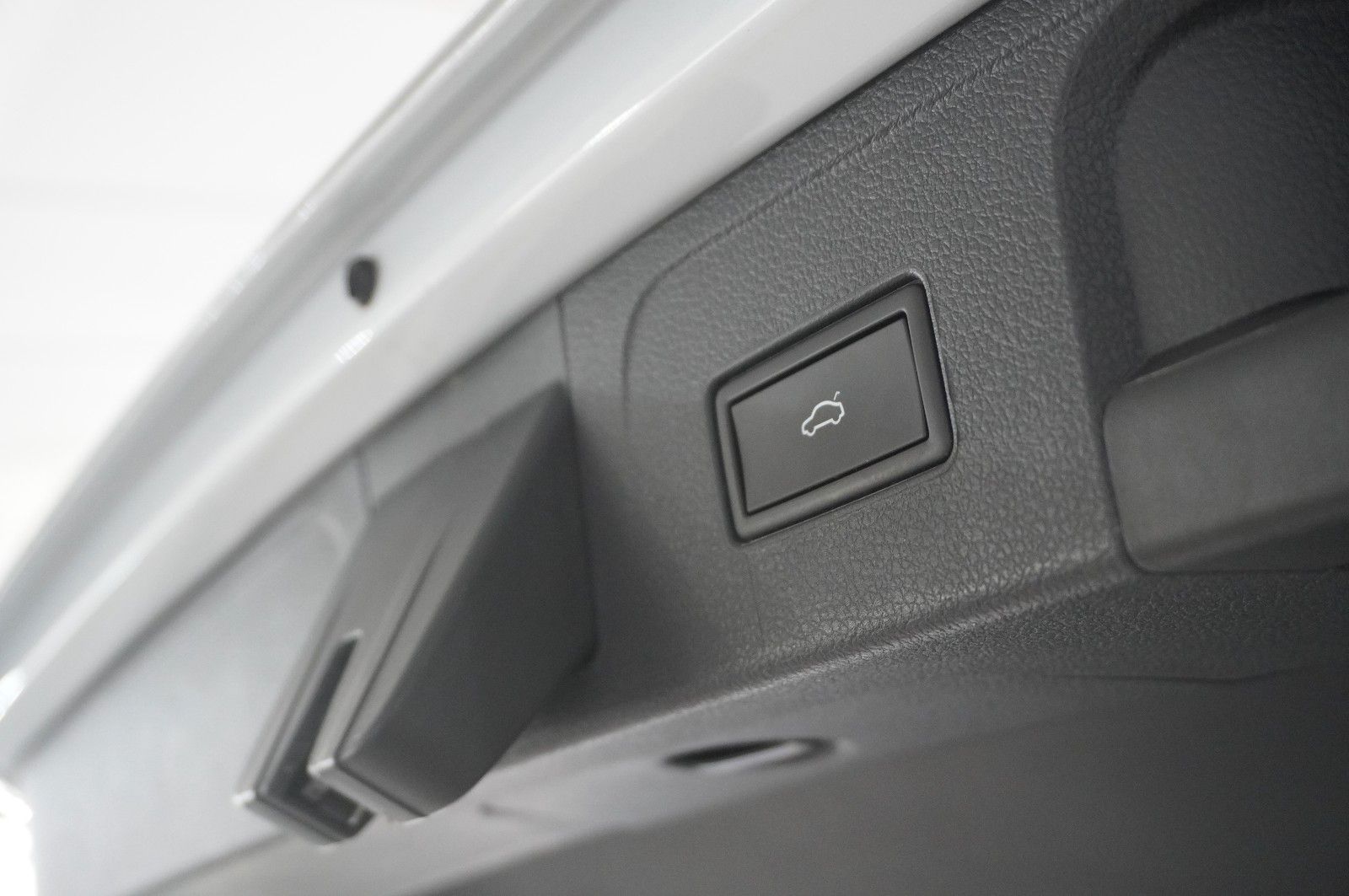 Fahrzeugabbildung Volkswagen Passat Vari. 2.0D R-LINE 4M NAVI/LED/KAMERA/AHK