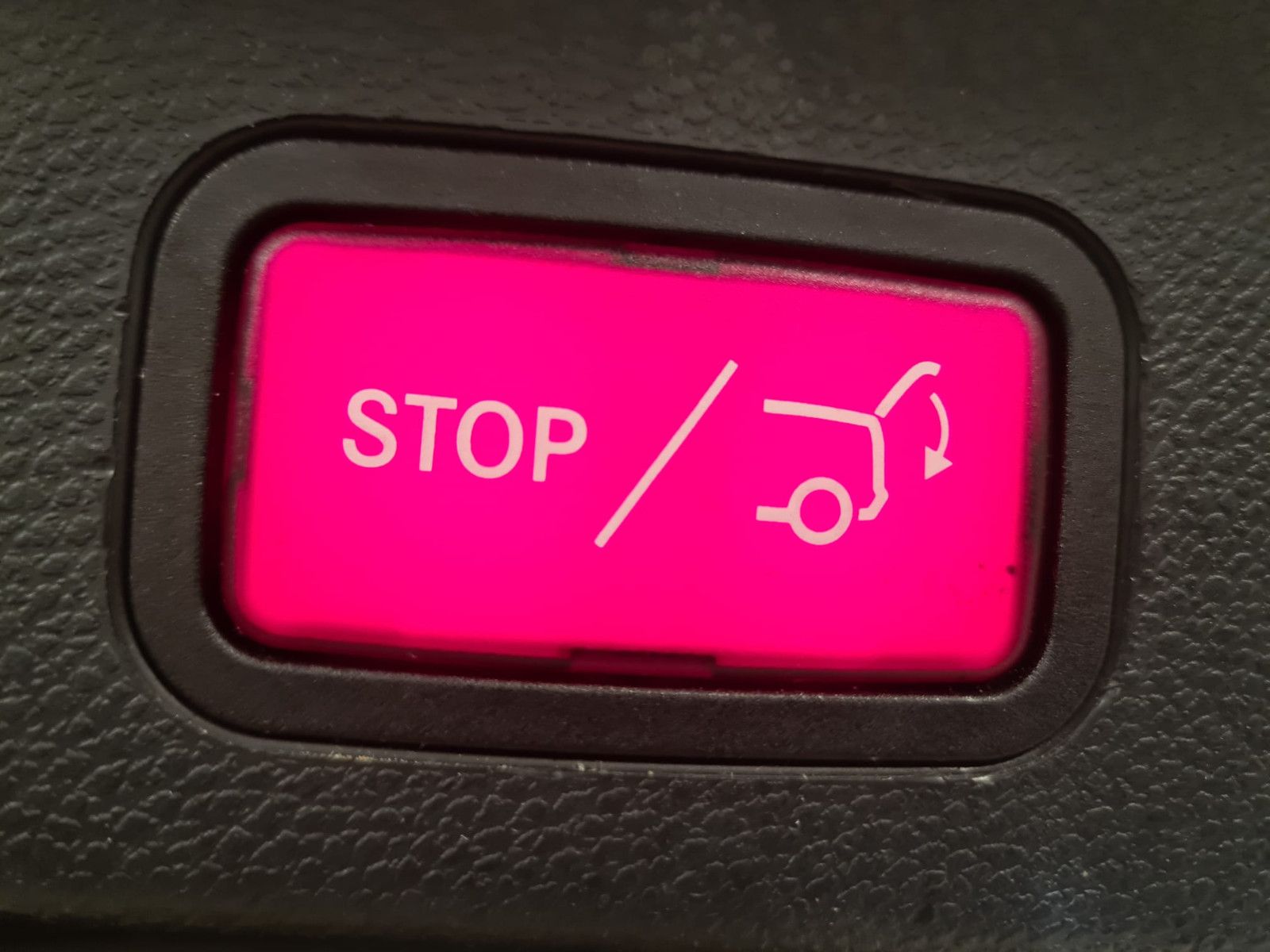 Fahrzeugabbildung Mercedes-Benz C 200 NIGHT EDITION / KAMERA / GEPFLEGT