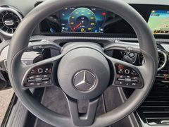 Fahrzeugabbildung Mercedes-Benz A 200d Style DCT Navi SiHz PDC RFK DAB MBUX