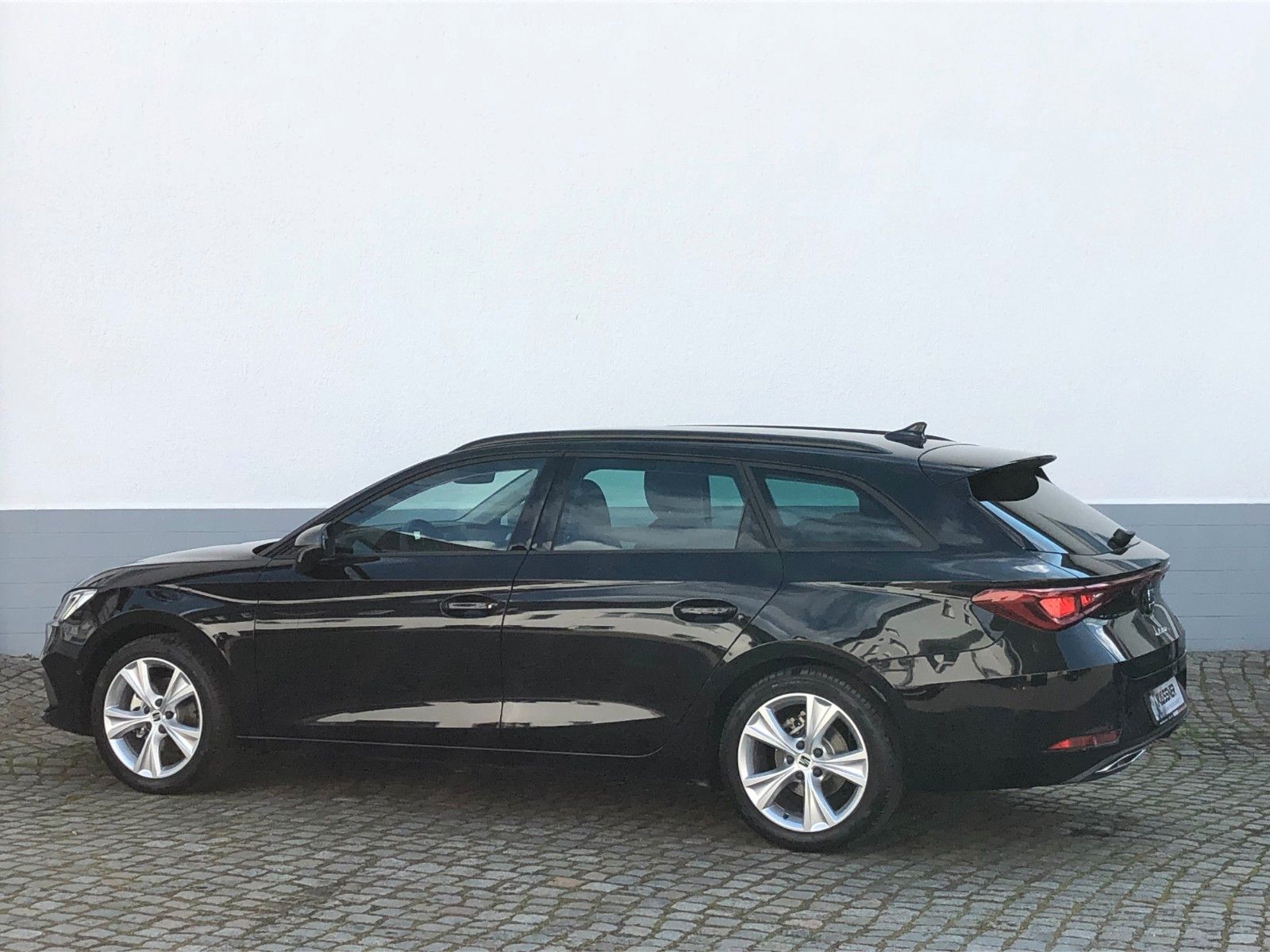 Fahrzeugabbildung SEAT Leon Sportstourer 1.5 eTSI FR *DSG *AHZV