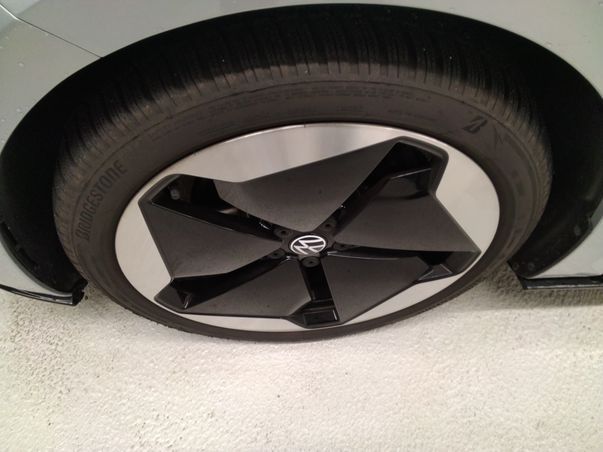 ID.3 GTX IQ.LIGHT+AR HUD+PANO+ACC+KAMERA+NAV+SHZ