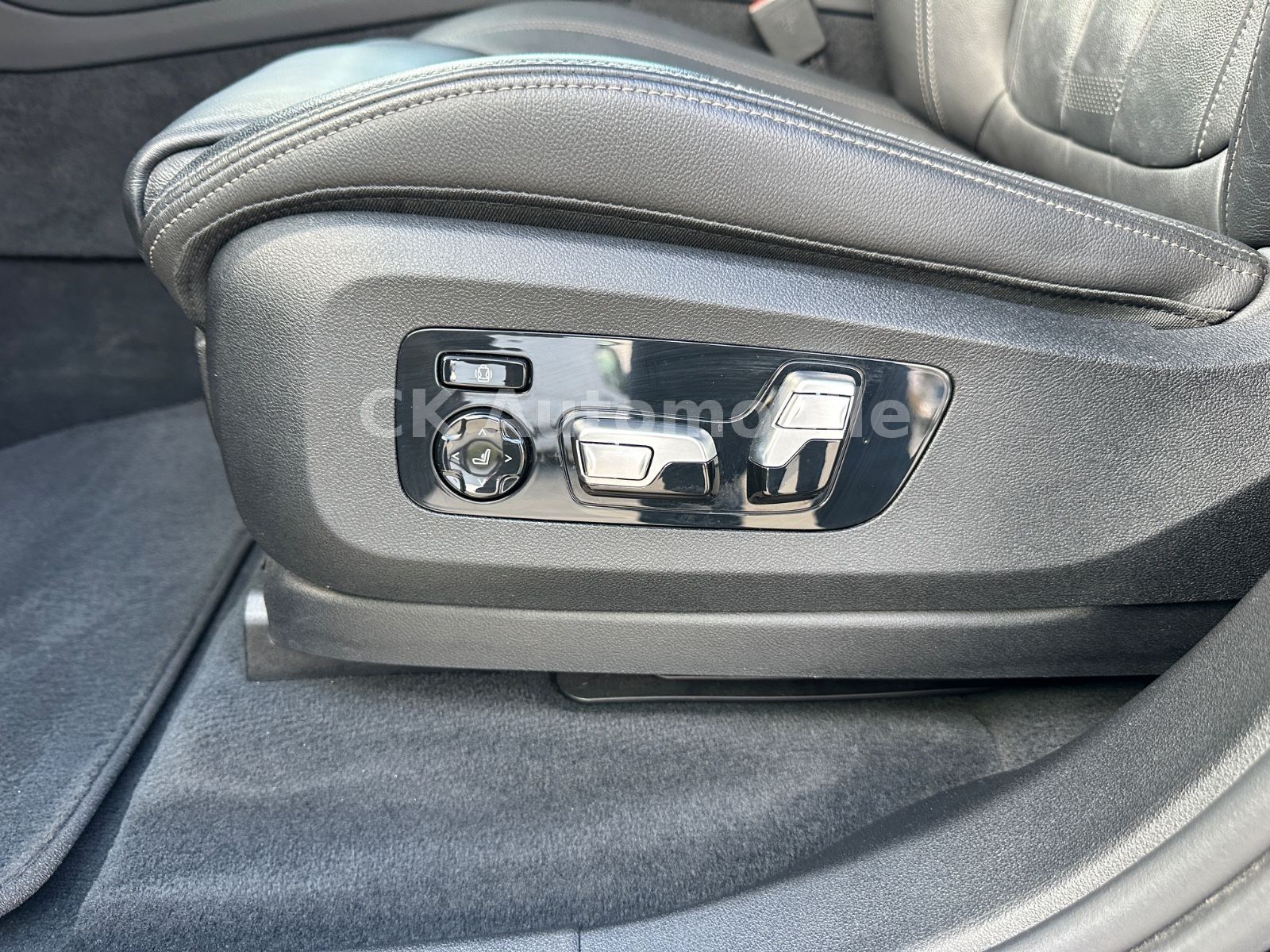 Fahrzeugabbildung BMW X5 xDrive 30d MSport/22Zoll/HeadUp/Pano/360°/AHK