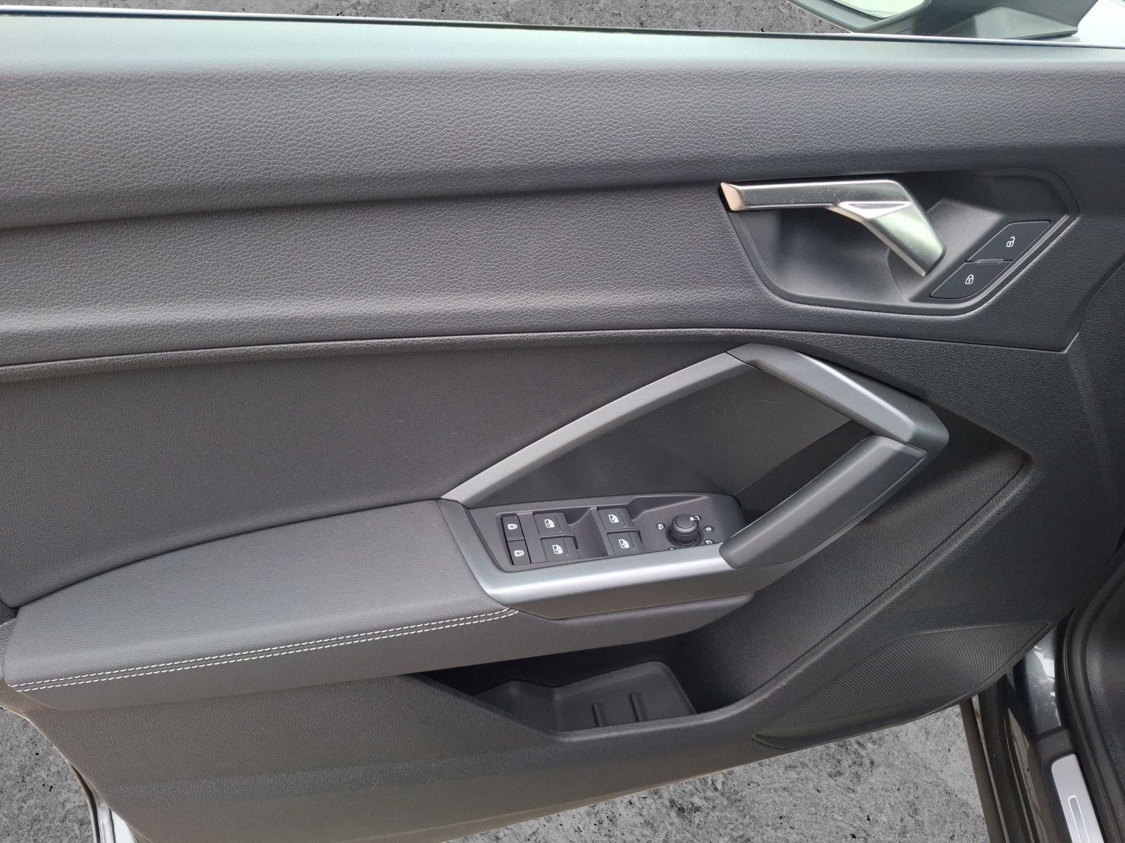 Fahrzeugabbildung Audi Q3 40 TFSI S-line quattro S-tronic LED AHK Navi