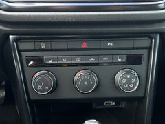 Fahrzeugabbildung Volkswagen T-Roc 1.5 TSI DSG Sitzheizung PDC Bluetooth