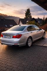 BMW 730d - - silberne BMW 730