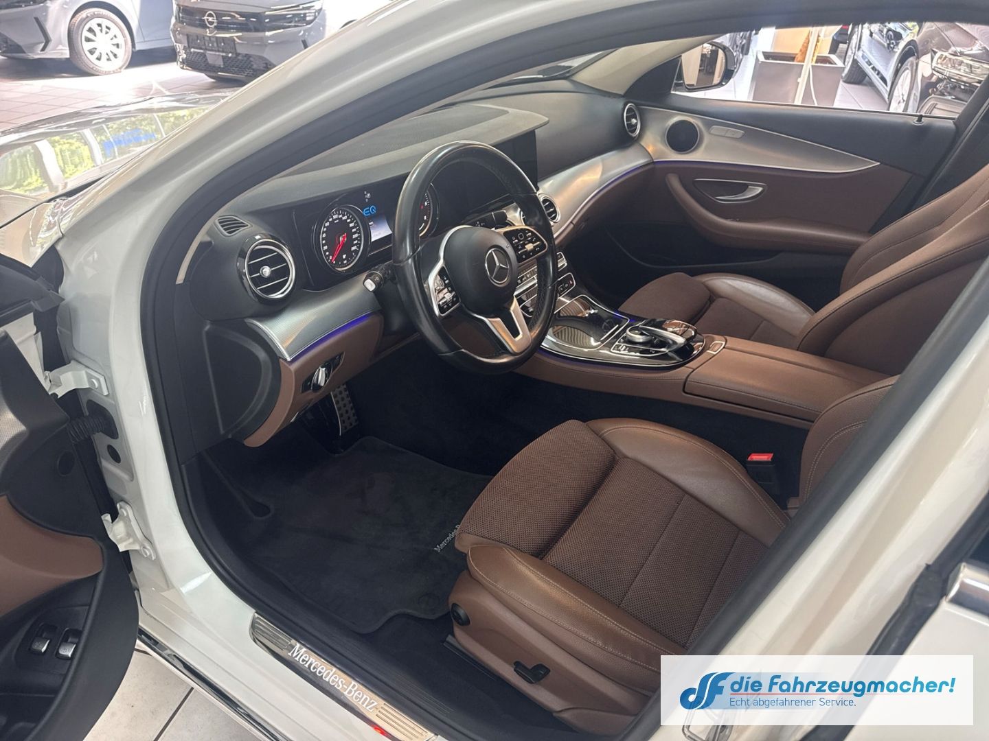 Fahrzeugabbildung Mercedes-Benz E 300 T-Modell de Niveau Navi Digitales Cockpit
