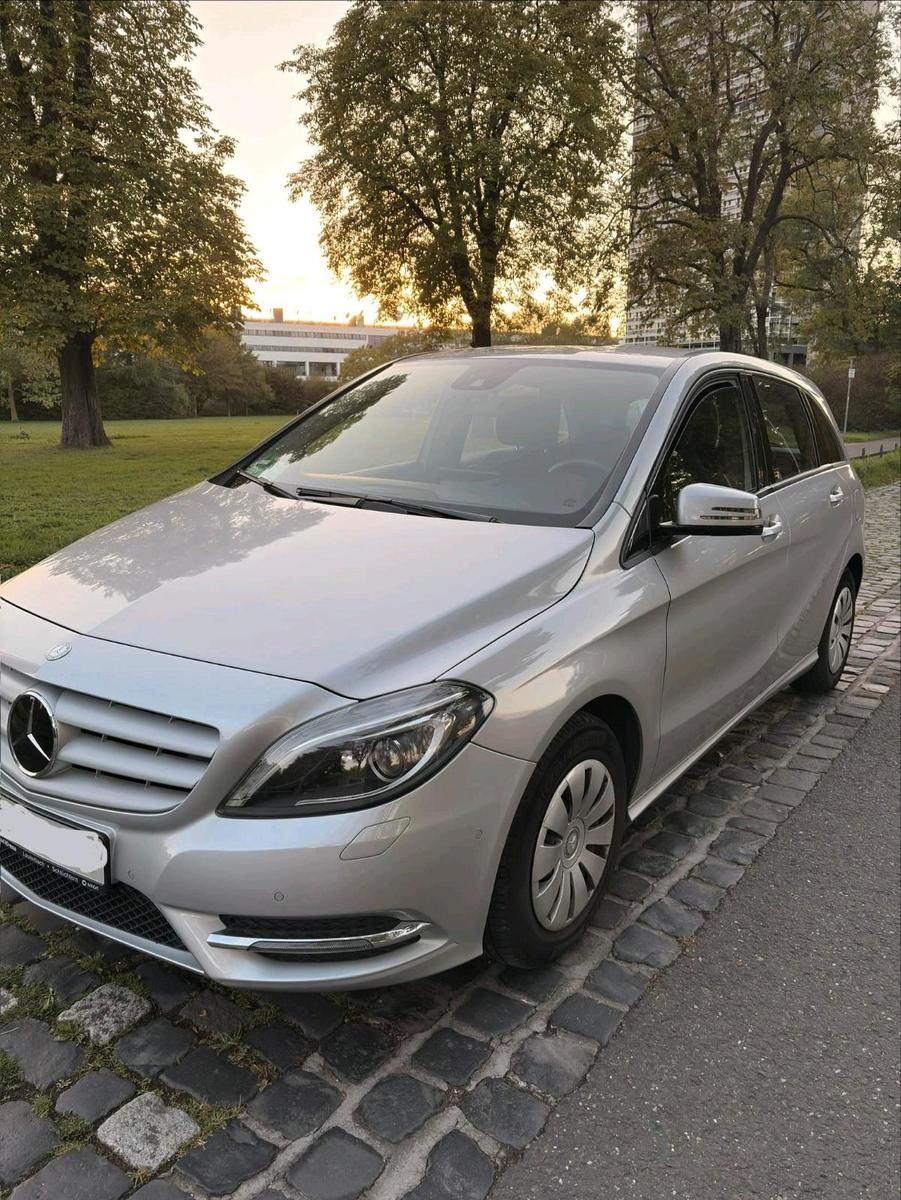 Mercedes-Benz B 180