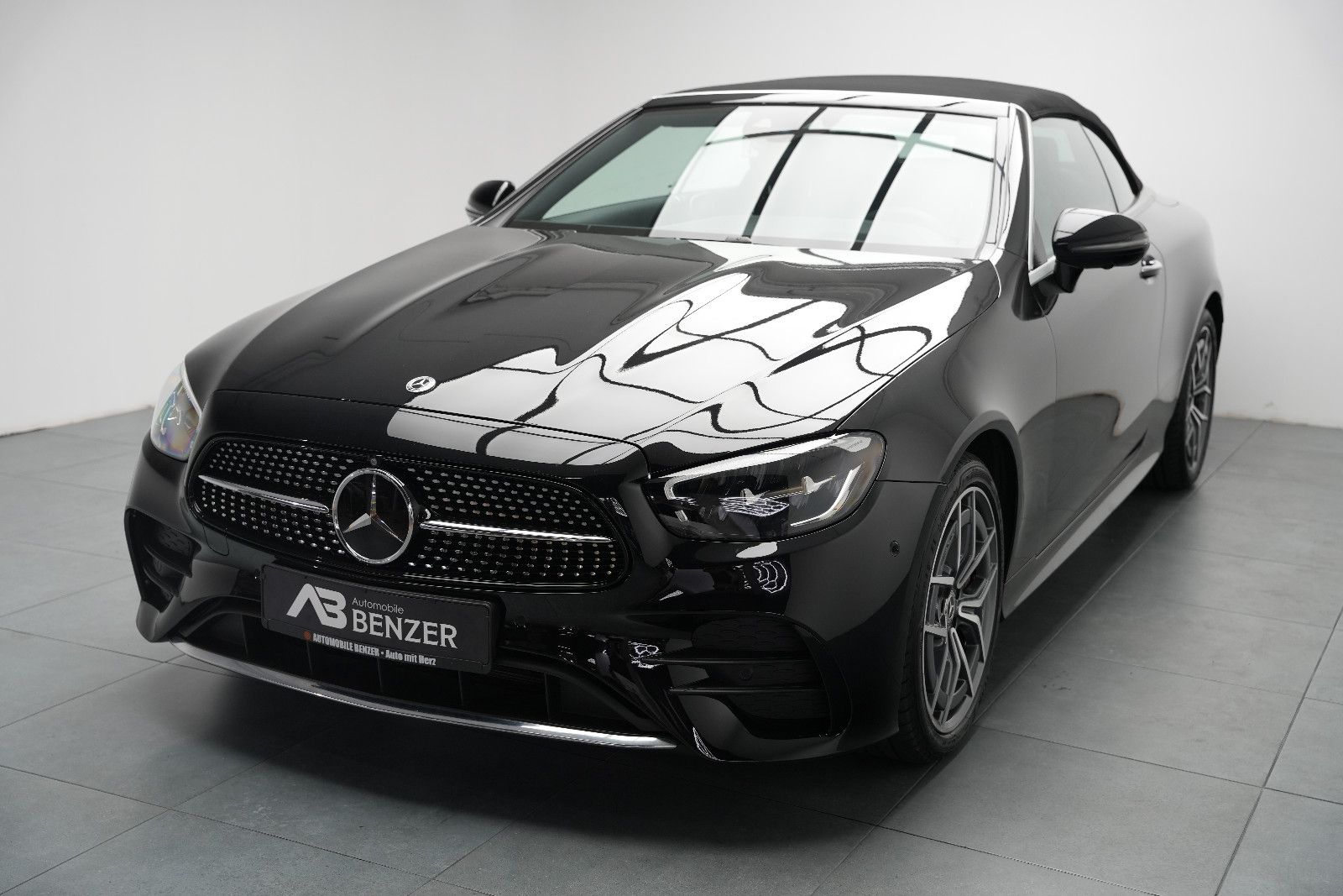 Fahrzeugabbildung Mercedes-Benz E 450 Cabrio AMG/BURMESTER/HUD/AMBIENTE/MASSAGE/