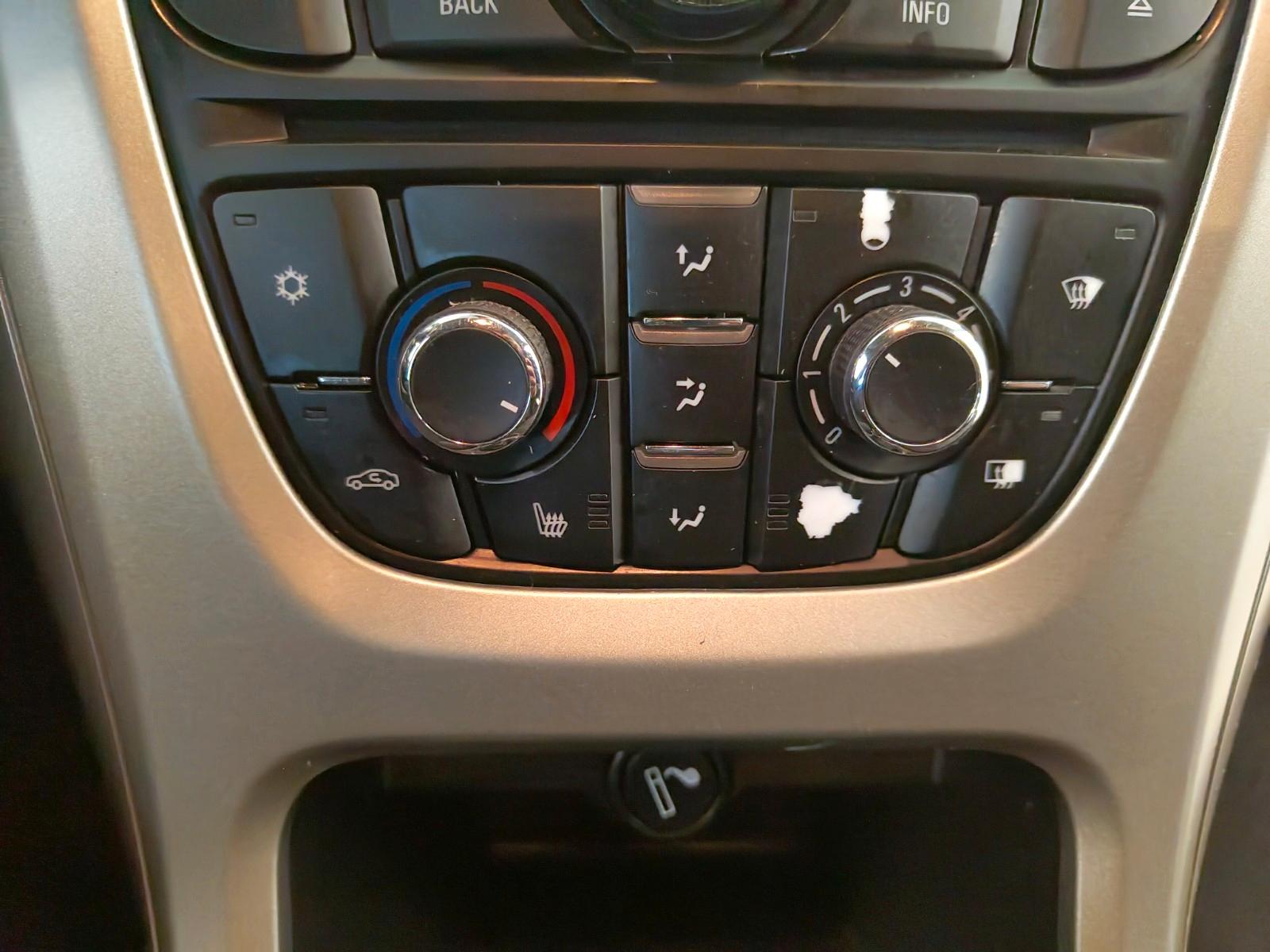 Opel Astra 2011 — photo 14