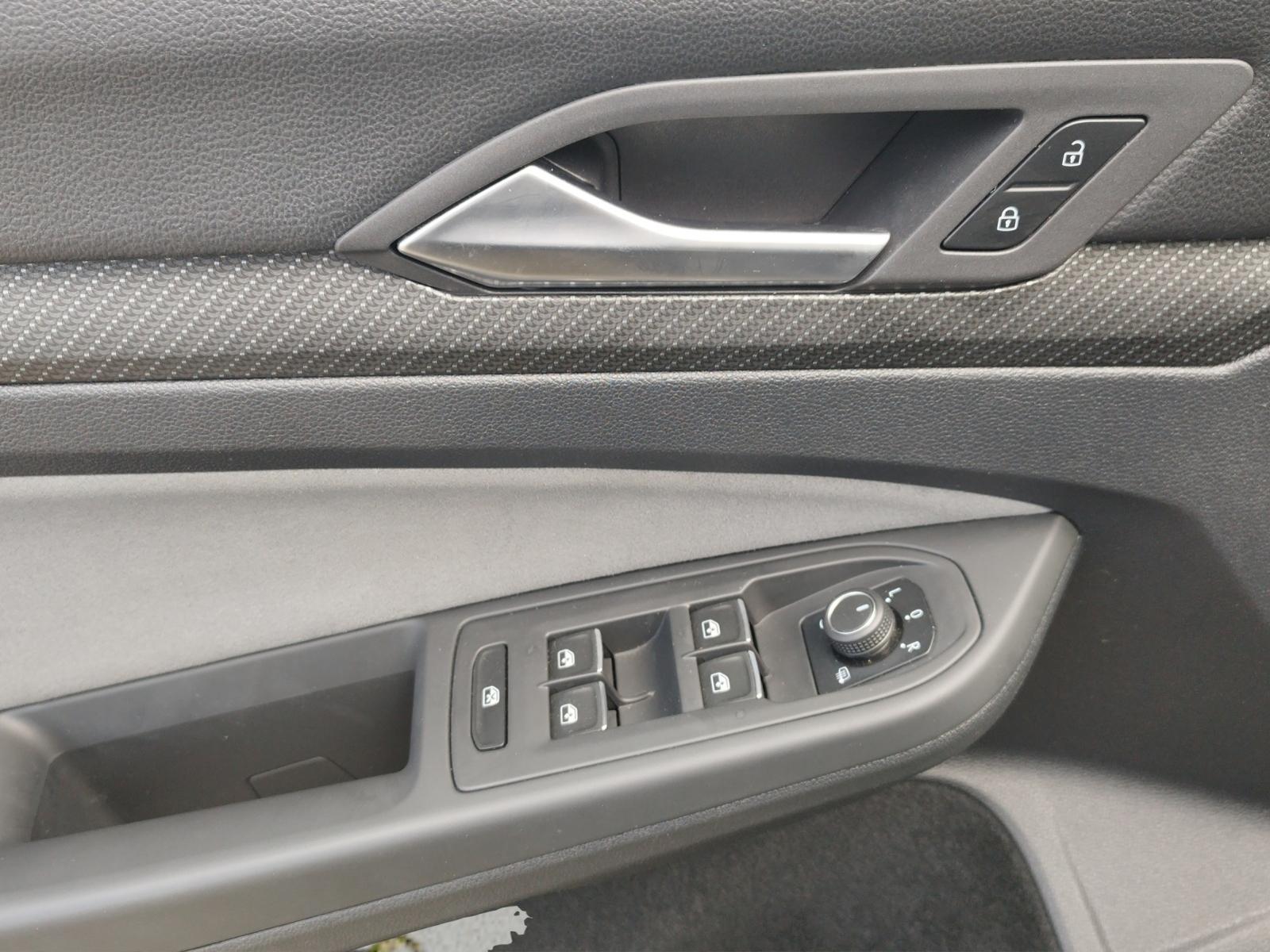 Volkswagen Golf VIII Variant 1.5 TSI R-LINE AHK/PANO/MATRIX, миниатюра 8