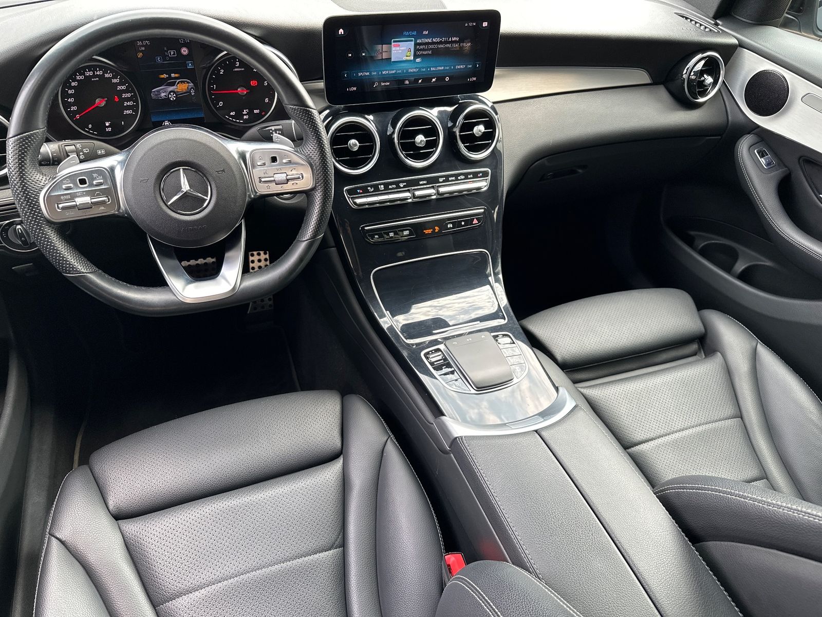Fahrzeugabbildung Mercedes-Benz GLC 220d 4MATIC AMG Line NAV+LED+ACC+KAMERA+PANO