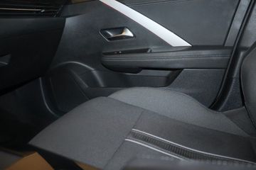 Fotografie 13 des Opel Astra Sports Tourer 1.2 Turbo Automatik GS