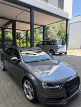 Audi S4 3.0 TFSI S tronic quattro - - Audi S4 mit Benzin-Antrieb: Limousine
