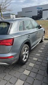 Audi Q5 2.0 TDI quattro mit PANO - Audi Q5 mit Diesel-Antrieb: Grau, Standheizung