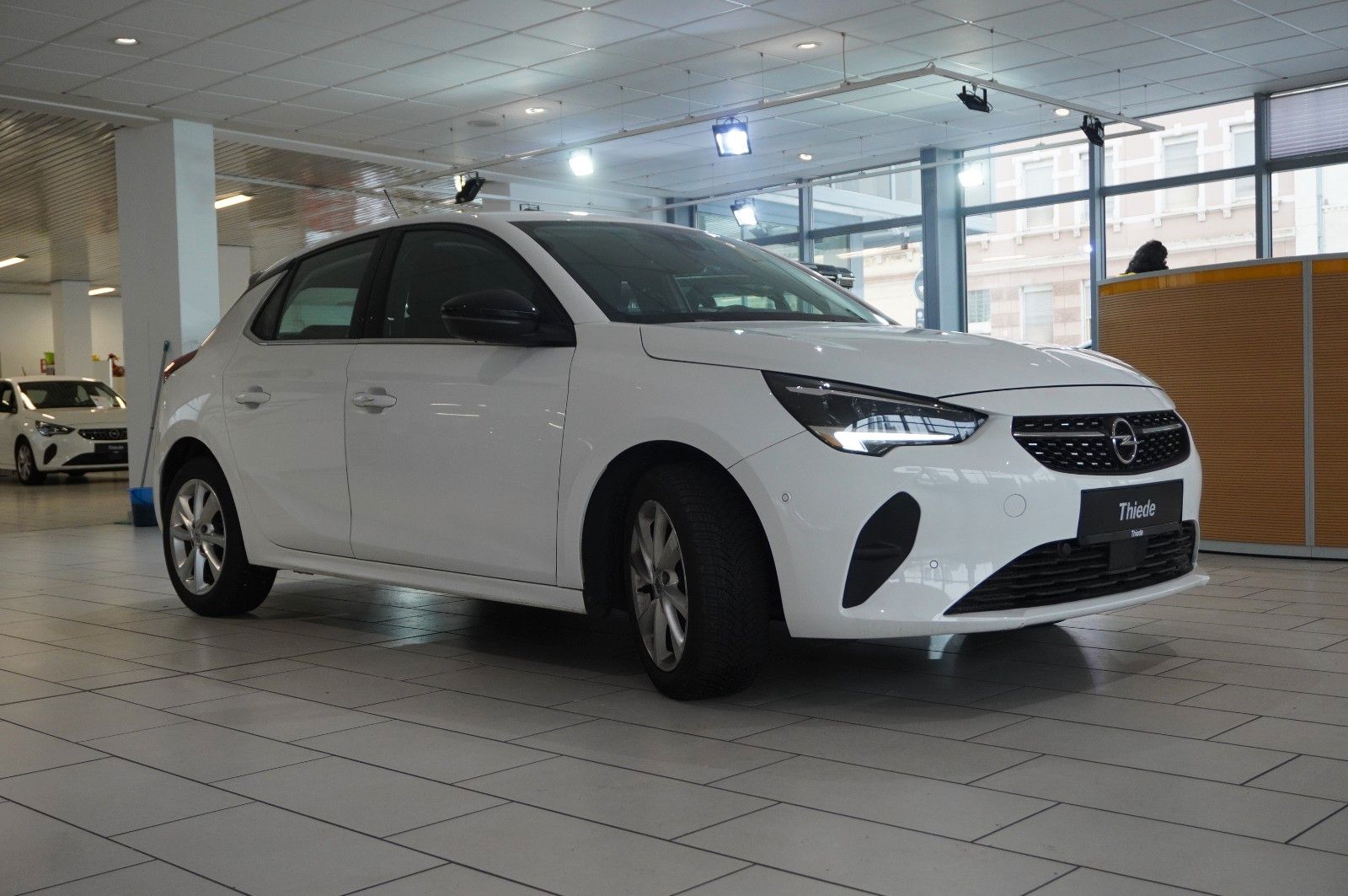 Fahrzeugabbildung Opel Corsa F 1.2T ELEGANCE NAVI/LED/KAMERA/SPORT/DAB+