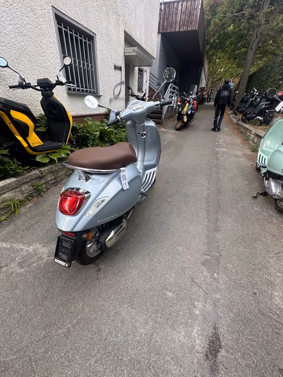 Vespa Primavera 50 LED USB LM nur 1143 km