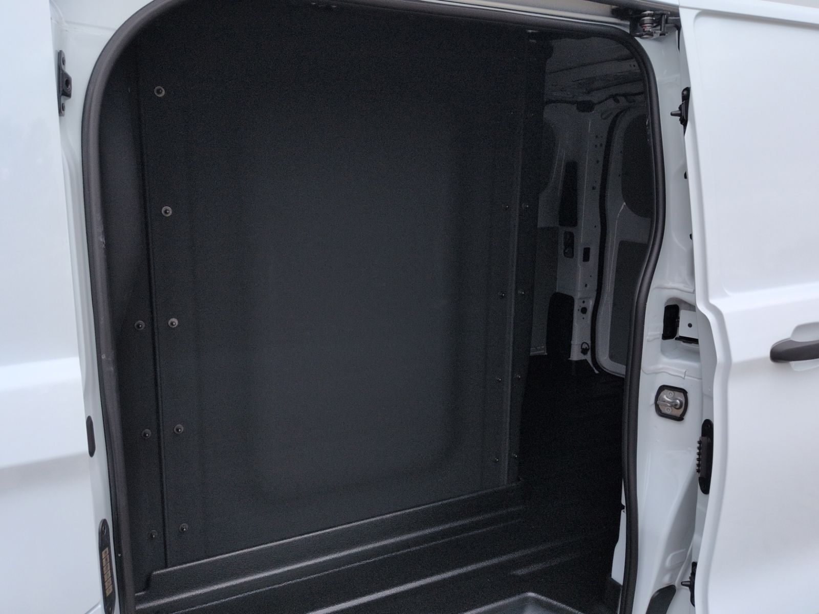 T7 e-Transporter mit L-Trennwand LED NAVI ALU
