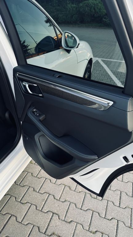 PORSCHE Macan 2024