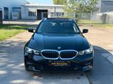 BMW 320 d Touring Advantage *HeadUp*Panorama*AHK* - BMW 320 Gebrauchtwagen in Mannheim