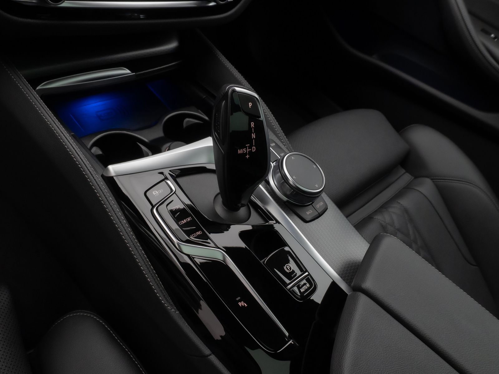 Fahrzeugabbildung BMW 520d xD M Sport Panorama Kamera DAB AHK Alarm