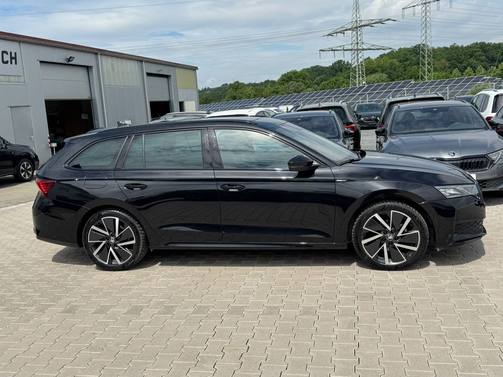 Fahrzeugabbildung SKODA Octavia 2.0 DSG Sportline MATRIX*PANO*CANT.*5J.G
