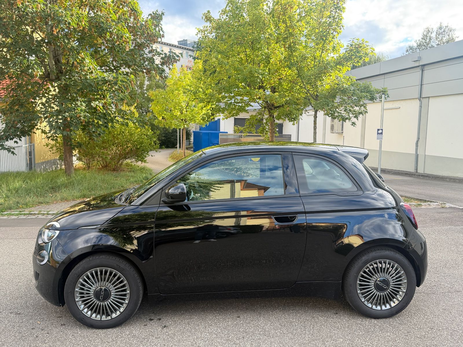 Fiat 500e 42kWh Icon TÜV NEU/NAVI/LED/TEMP./SPUR/DAB+ imagem 3