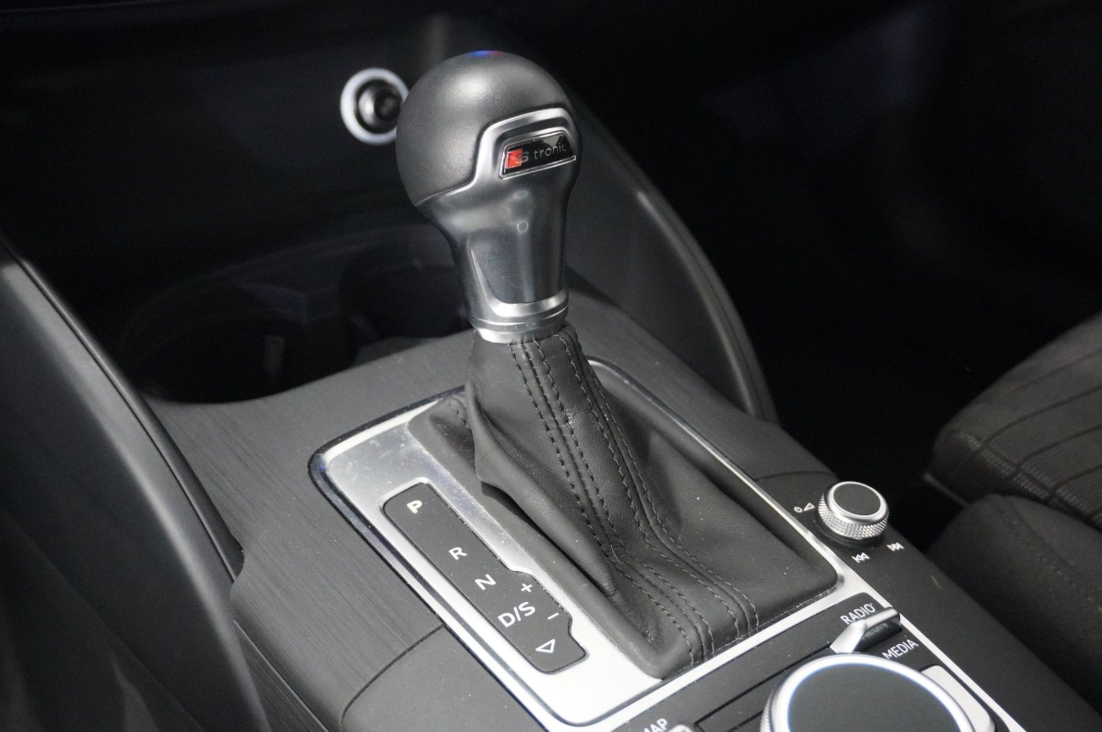 Fahrzeugabbildung Audi A3 LIM. 35 TDI S-TRONIC SPORT NAVI/SH/KAMERA/AHK