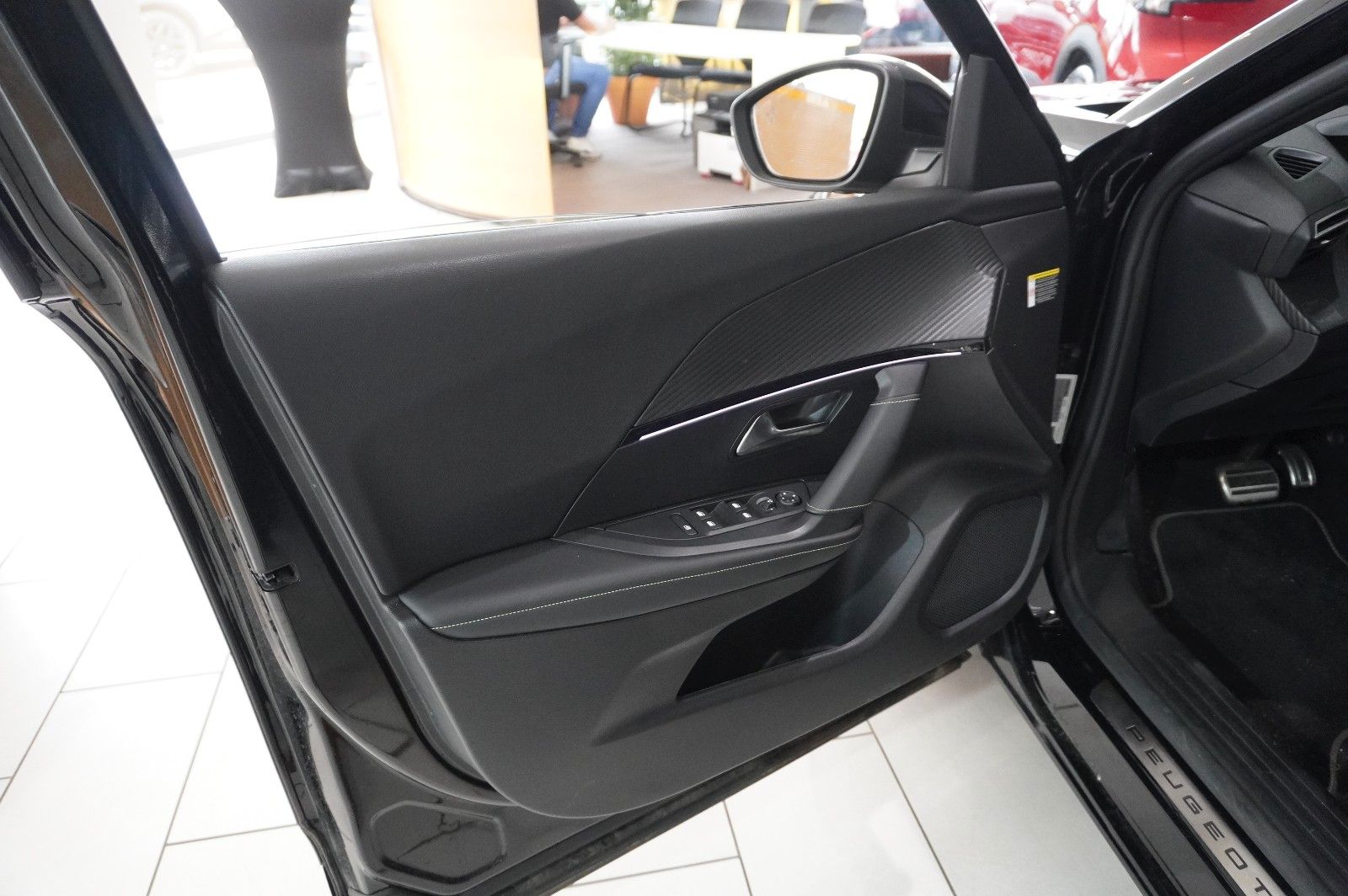 Fahrzeugabbildung Peugeot 2008 1.2 HYBRID GT E-DSC NAVI/LED/KAMERA/SPORT