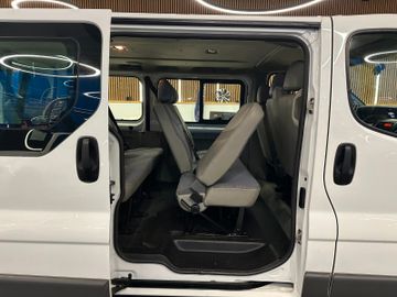 Renault Trafic Combi L1H1 2,7t  verglast*9- Sitzer*AHK*