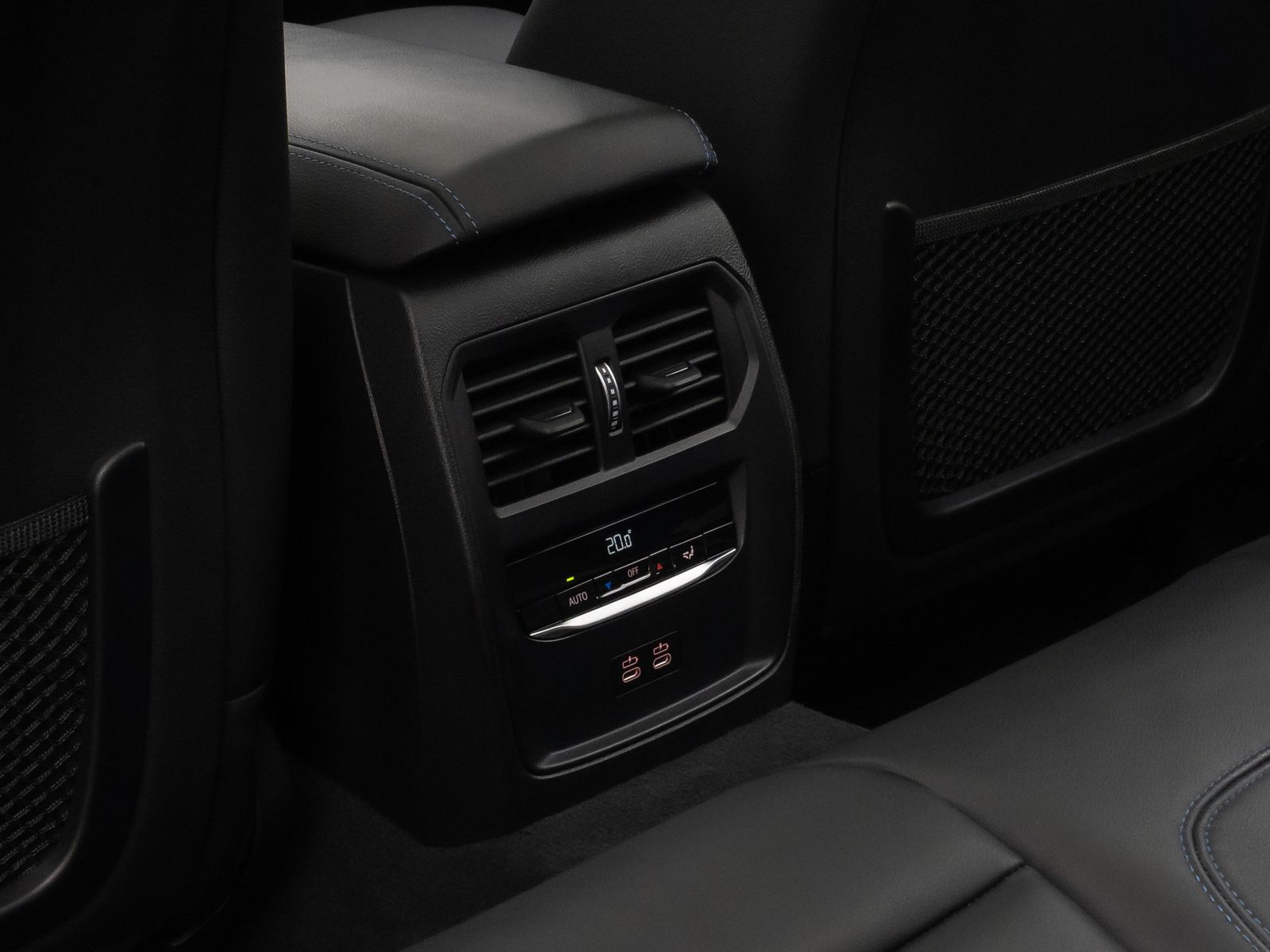 Fahrzeugabbildung BMW 330e xD M Sport Kamera DAB HiFi Komfort Panorama