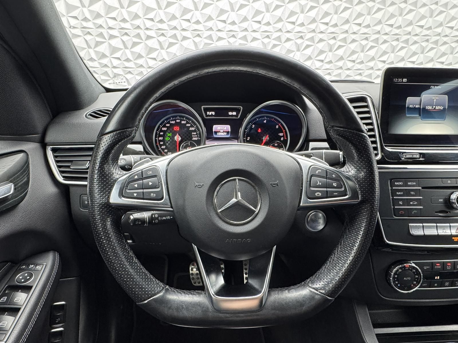 Fahrzeugabbildung Mercedes-Benz GLE 350d AMG/AIRMATIC/DISTRO/PANO/AHK/RCAM/CARP