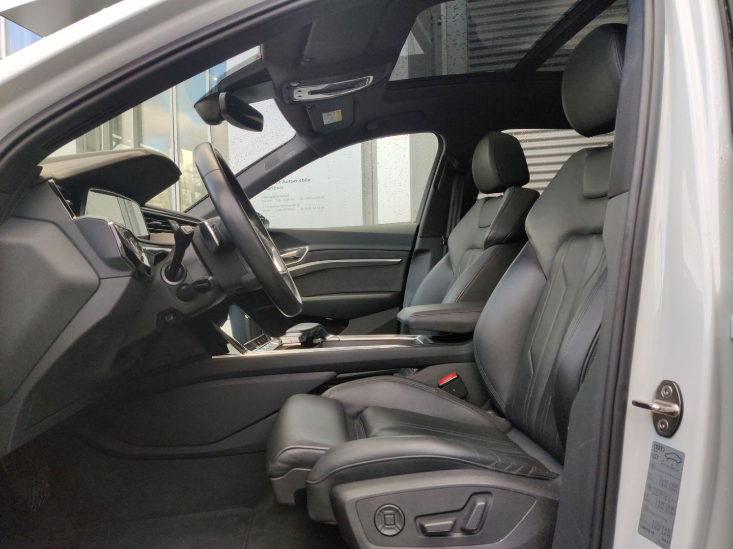 Fahrzeugabbildung Audi e-tron advanced 55 quattro MatrixLED HeadUp Stad