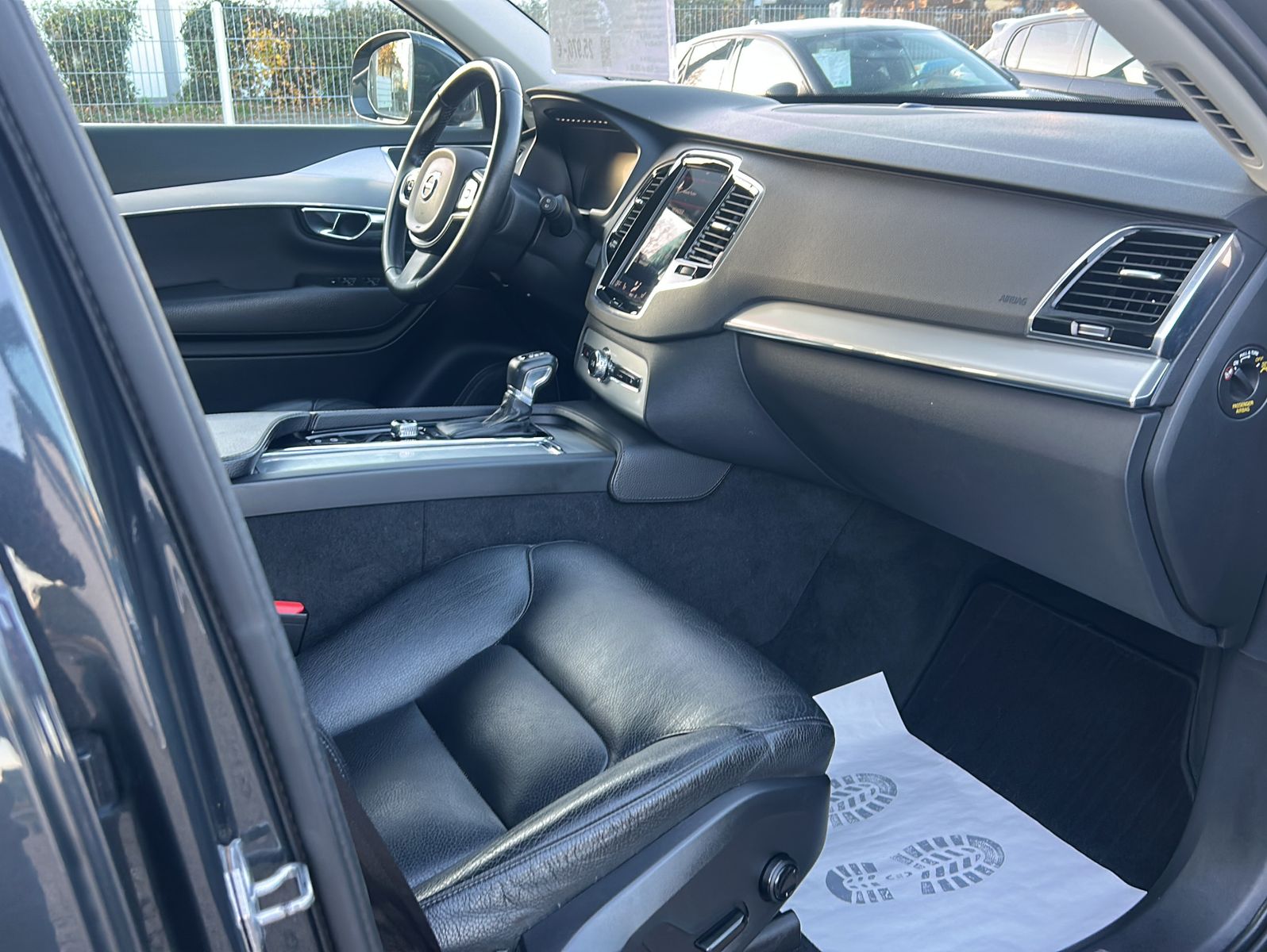 Fahrzeugabbildung Volvo XC90 Momentum AWD