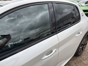 Peugeot 208 e GT Pack 136 50kWH Navi+RFK+SHZ+Carplay+Pan