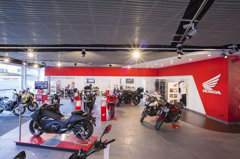 showroom-image-top